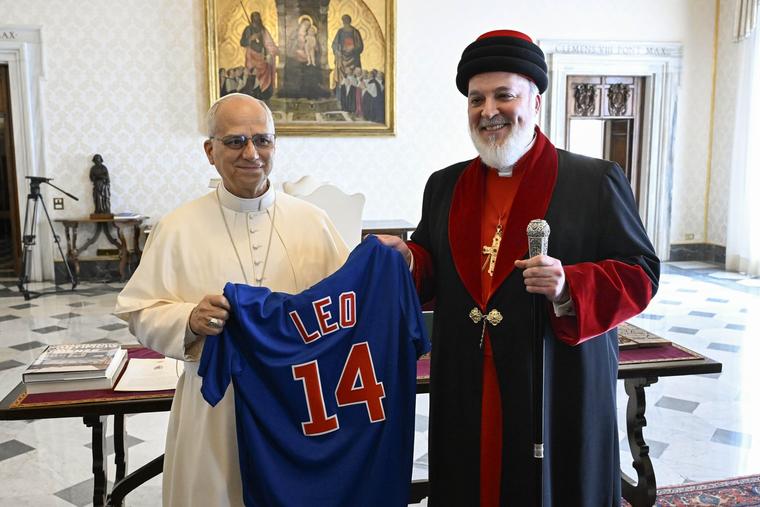 Mar Awa III Gives Pope Leo XIV a Chicago Cubs Jersey, Rivals of the Pope’s White Sox