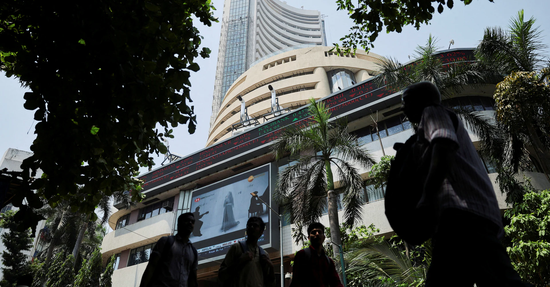 India stock benchmarks to open higher; set for strong monthly gains