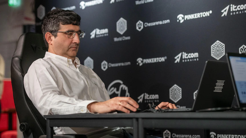 Chess grandmaster complains over online threats