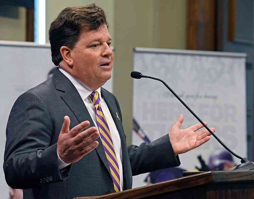 Woodward resigns as LSU’s AD