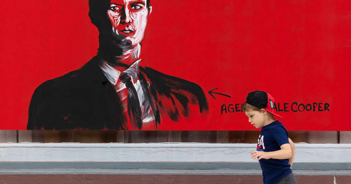 Shutter to Think: Photographer uses people-watching skills to his advantage