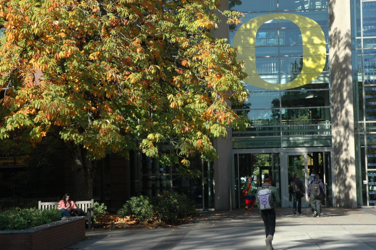 Tree falls onto Oregon undergrad, permanently paralyzing her, $16M lawsuit claims