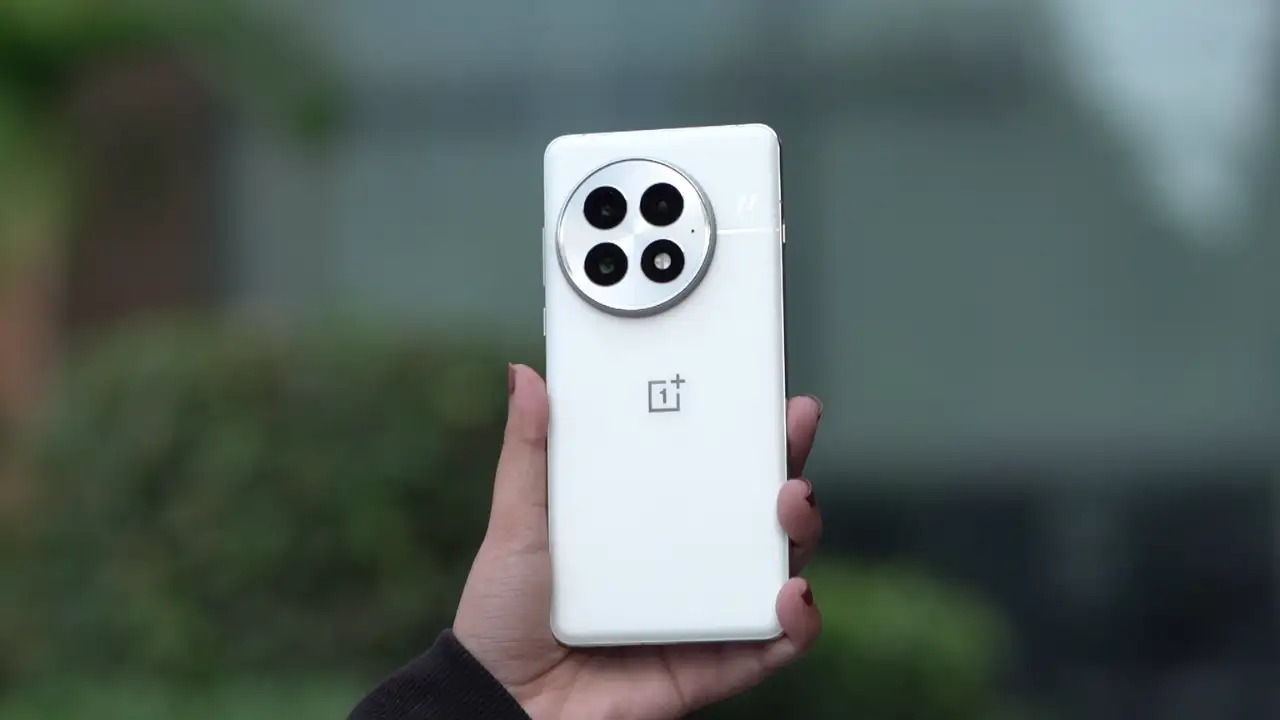 OnePlus 13 Price Cuts Down By Rs 13000 Online Ahead Of OnePlus 15 Launch Next Month