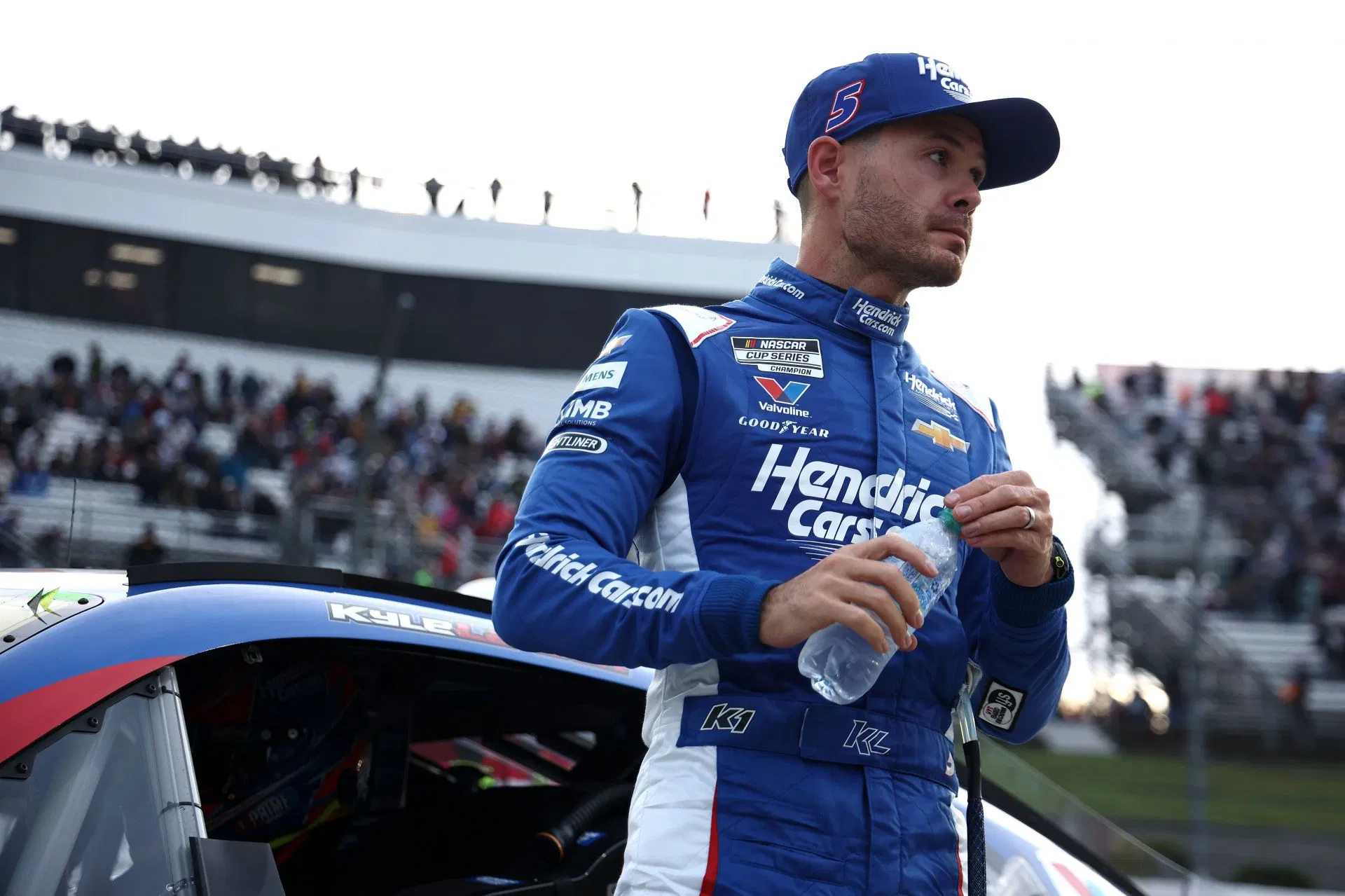 “Hopefully not the last mountain”: Kyle Larson climbs Mt. Lemmon as he sets sights on a bigger peak at Phoenix