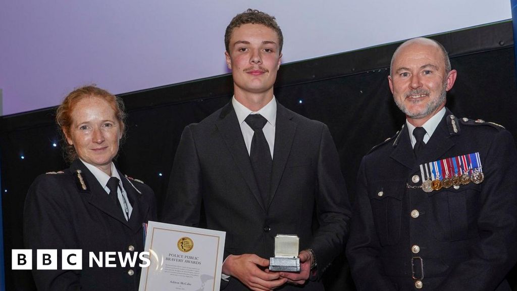 Teen saved stabbed man and helped stop suspect