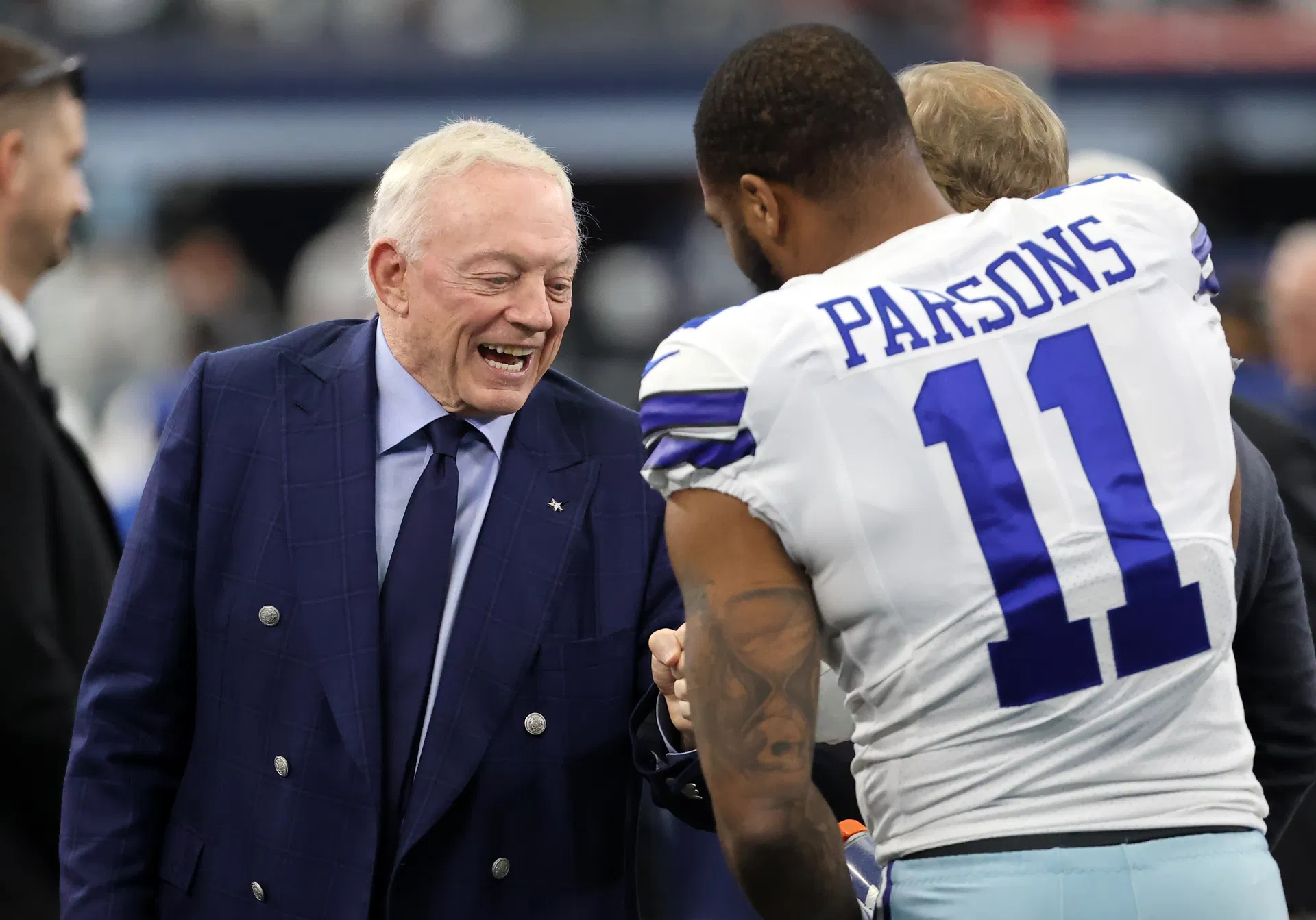 "How about that for an answer": Jerry Jones dances around trade question on Cowboys looking for Micah Parsons replacement