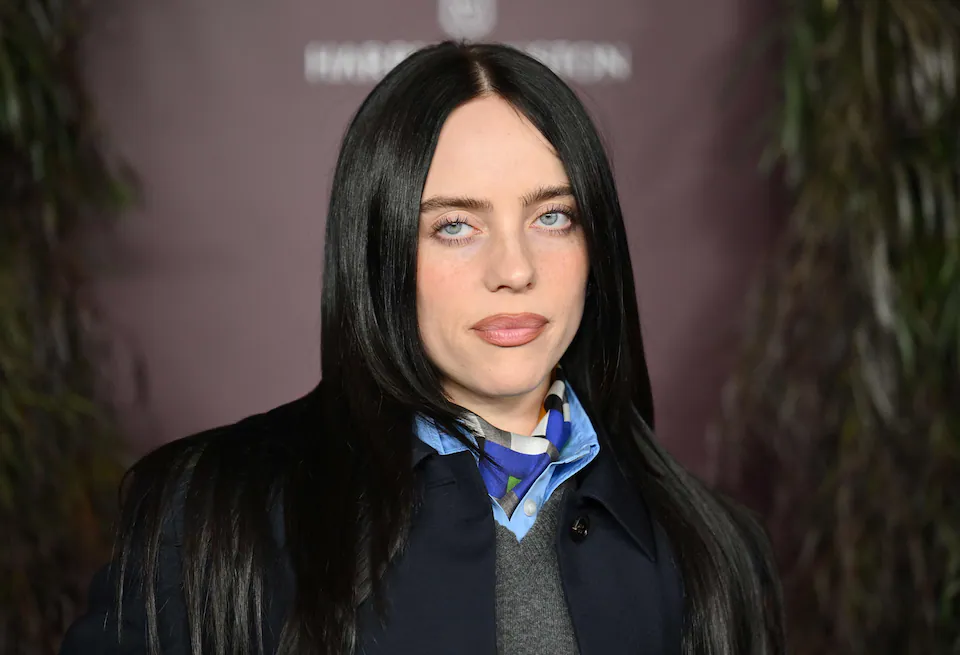 Billie Eilish exhorte les milliardaires à donner une partie de leur fortune aux gens dans le besoin: «Donnez votre argent, les amis»