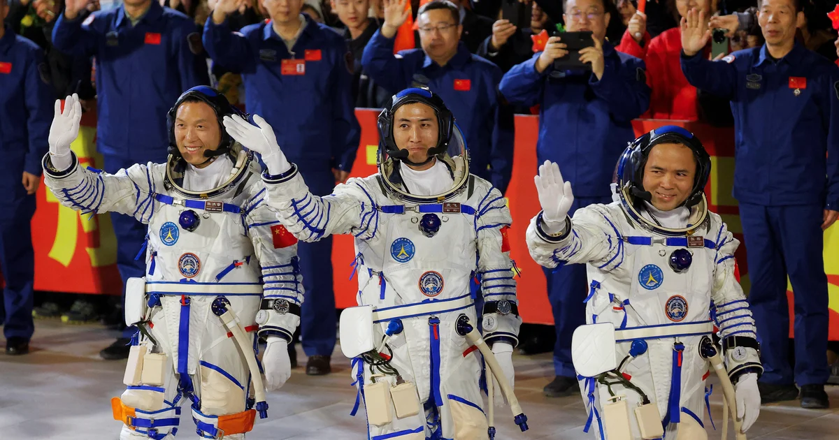 China sending 3 taikonauts, and first live mammals ever, to space station