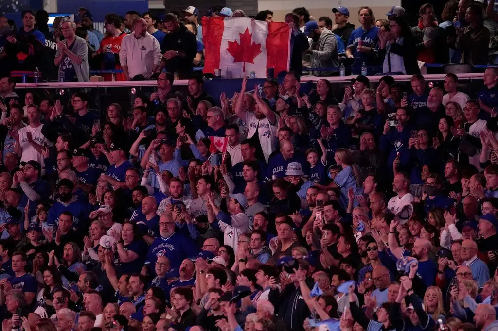 Blue Jays fans’ Canadian kindness on display