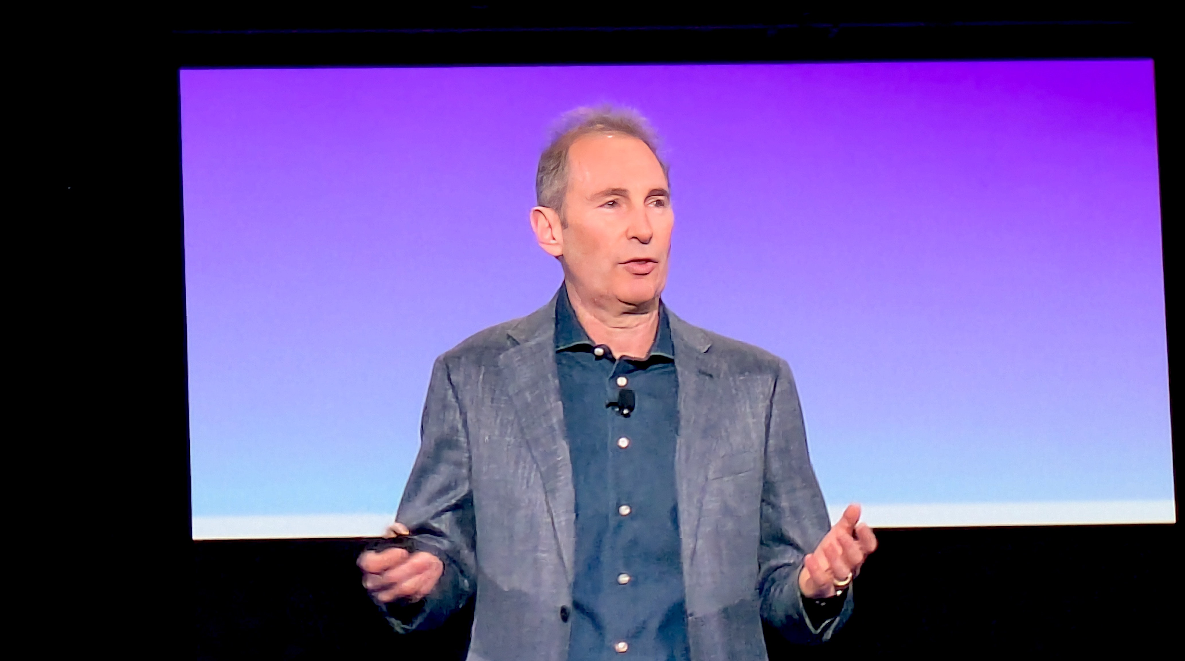 Amazon's stock jumps as AWS cloud growth accelerates