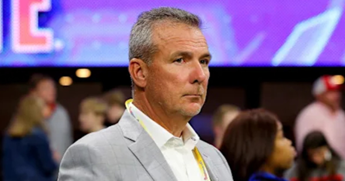 Urban Meyer Gets Unexpected Halloween Visit From Michigan Fanatic Dave Portnoy