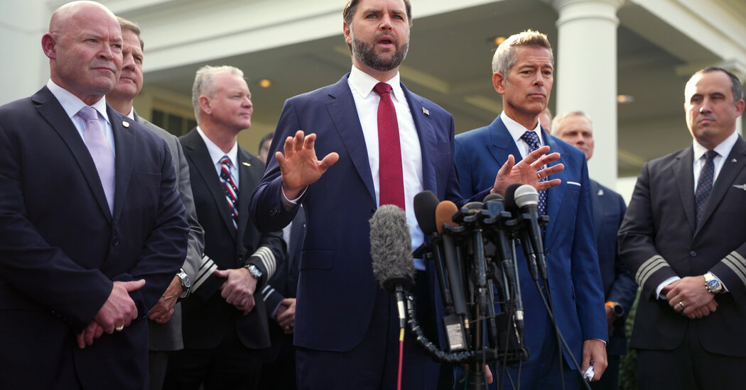 Trump Officials Warn of Air Travel ‘Disaster’ in November