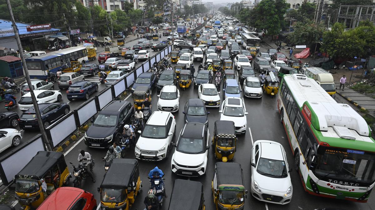 Allwyn junction chaos: Hyderabad’s west-east link choked with over 5 lakh vehicles daily