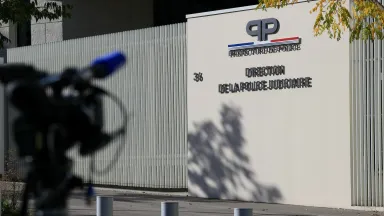 Who Are the Louvre Heist Suspects? Updates on the Investigation – Hollywood Life