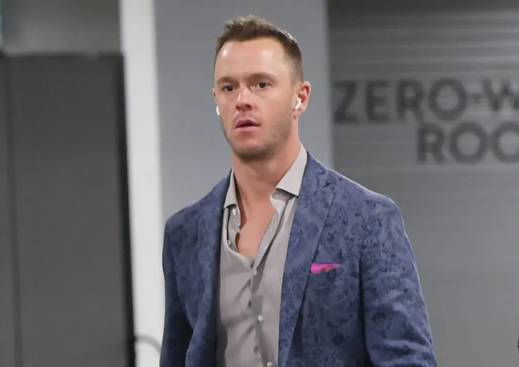 Jonathan Toews reflects on time in Chicago before facing Blackhawks