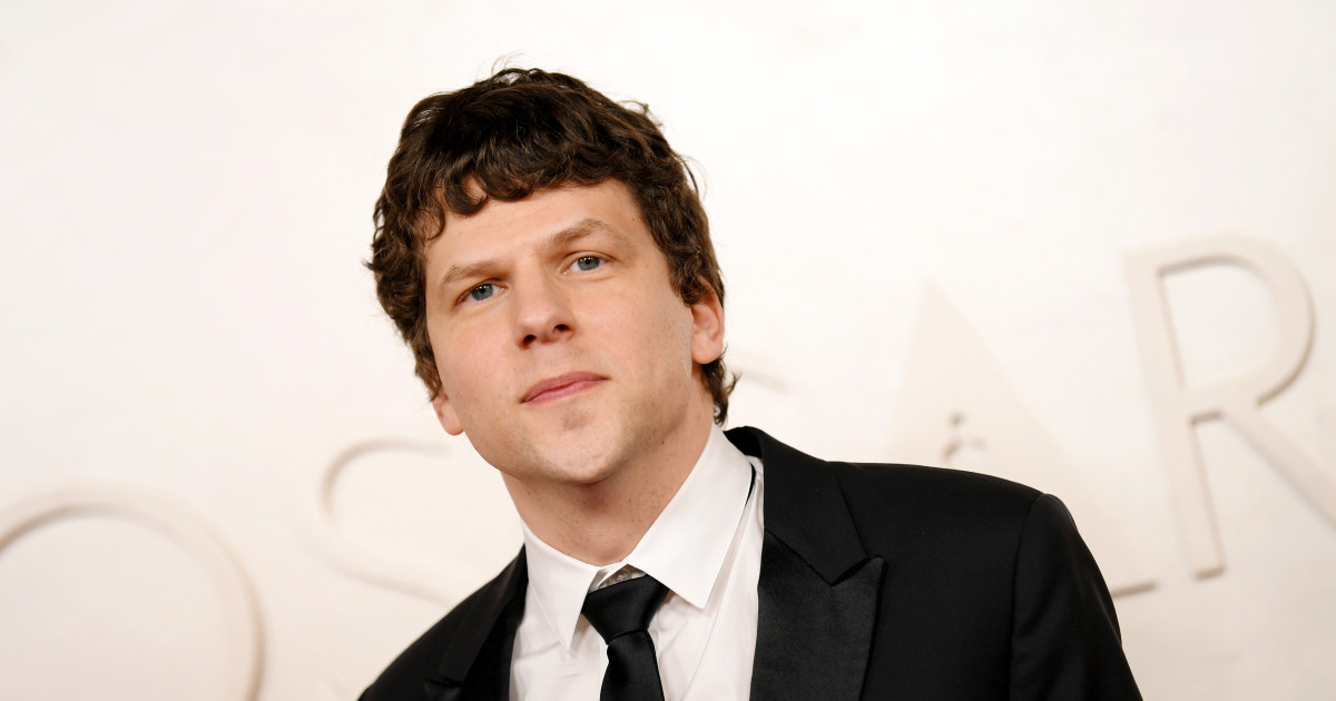 Jesse Eisenberg Is Giving His Kidney to a Stranger