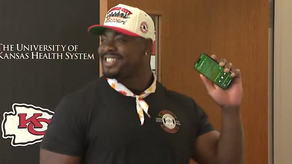 Travis Kelce's Chiefs teammate Chris Jones bops to Taylor Swift song at press conference