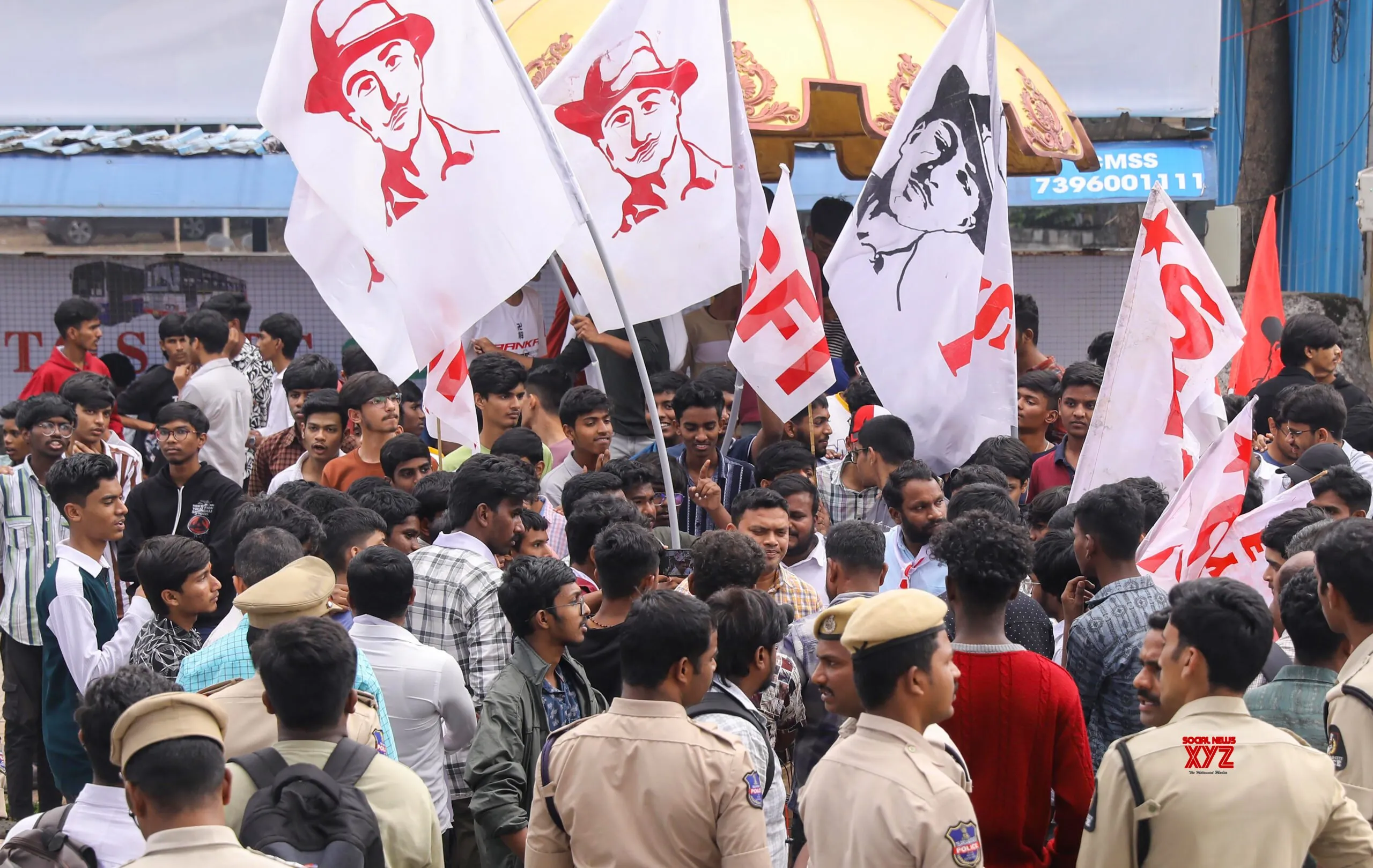 SFI Stages Protest in Hyderabad #Gallery