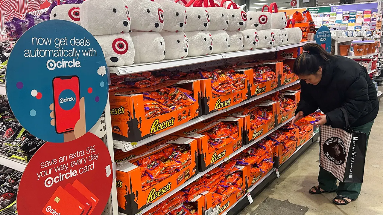 US retailers discounting Hershey's candy ahead of Halloween: report