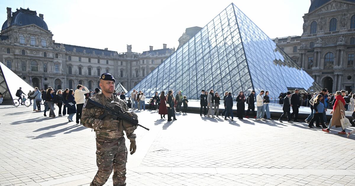 7 suspects arrested in Louvre heist, but where are the stolen jewels?