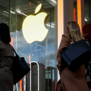 Apple’s record quarter hides a slowdown in China