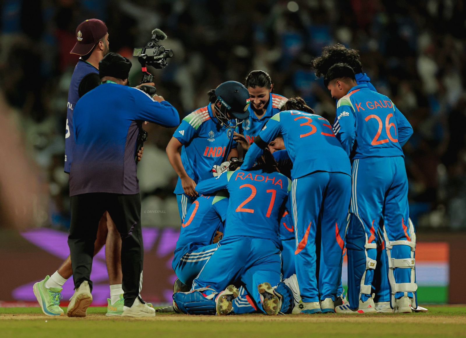 Tendulkar leads sports fraternity in applauding India women’s win over Australia