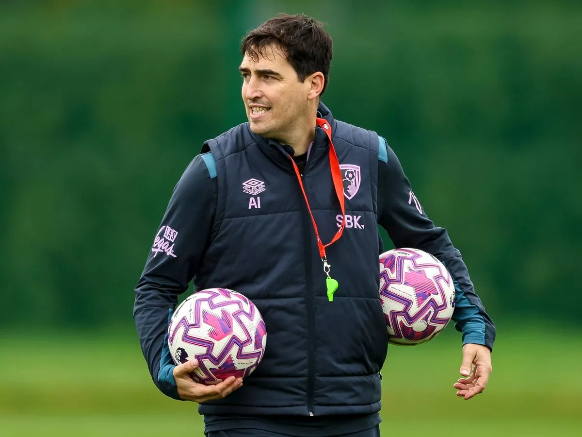 Andoni Iraola addresses Bournemouth future after Man Utd and Chelsea links