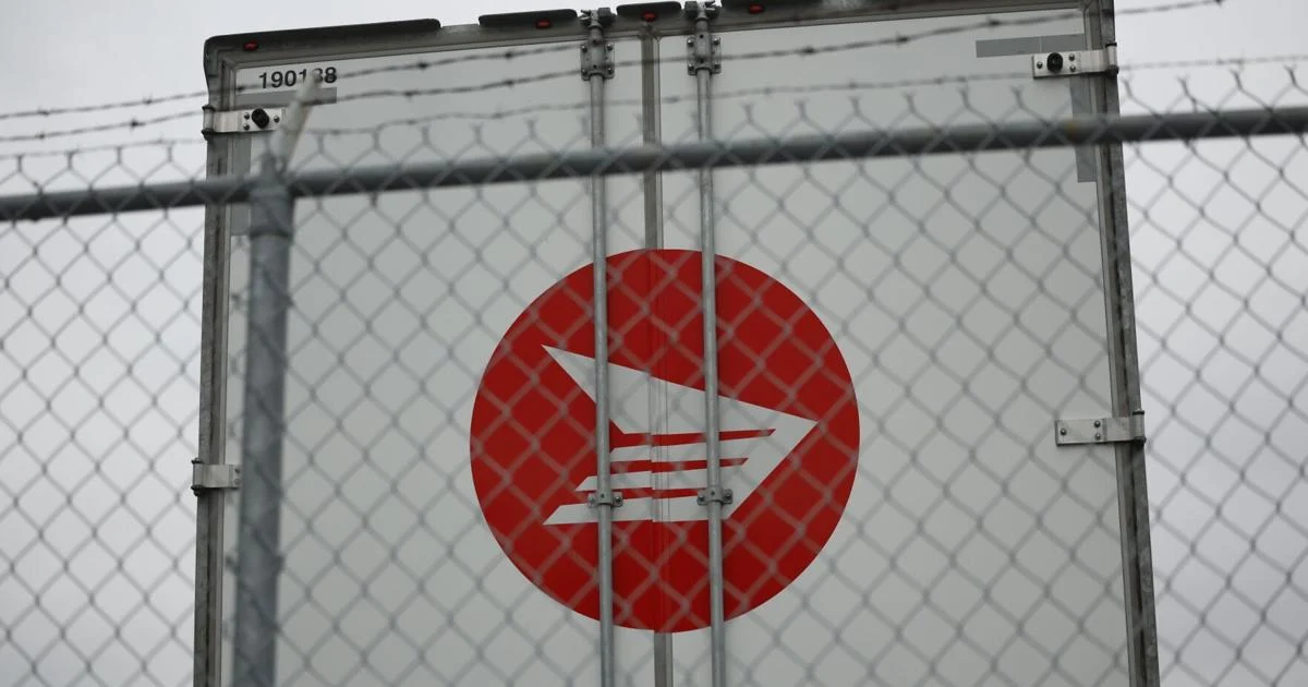 Canada Post lays off dozens of managers amidst restructuring push