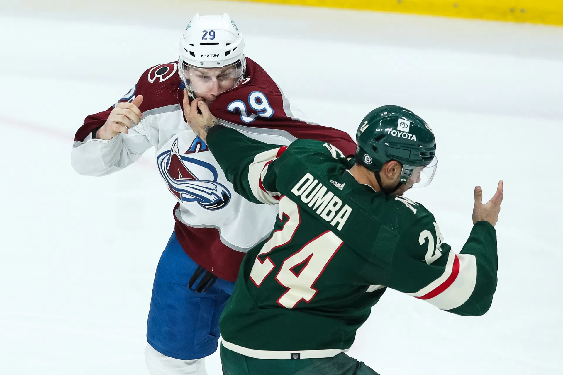 "Matthews & McDavid would never": Nathan MacKinnon lauded by fans after trading blows with Charlie McAvoy