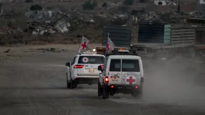 ഇസ്രായേലിന്റെ കടുത്ത നിലപാടിൽ ഭയന്ന് ഹമാസ് ; ബന്ദികളുടെ അവശിഷ്ടങ്ങൾ അടങ്ങിയ രണ്ട് ശവപ്പെട്ടികൾ റെഡ് ക്രോസിന് കൈമാറി