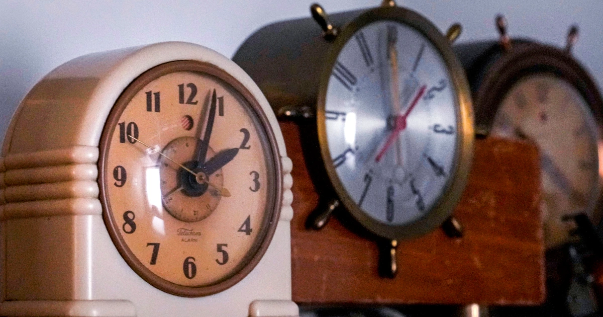 Daylight saving time is ending Sunday. Here's what to know as clocks 'fall back.'