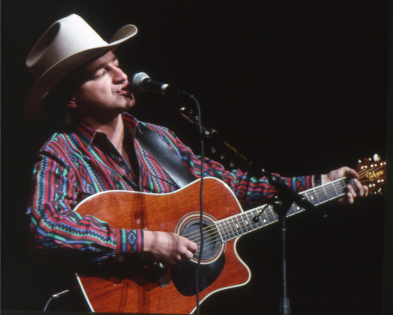 Country music star breaks silence after frightening medical emergency