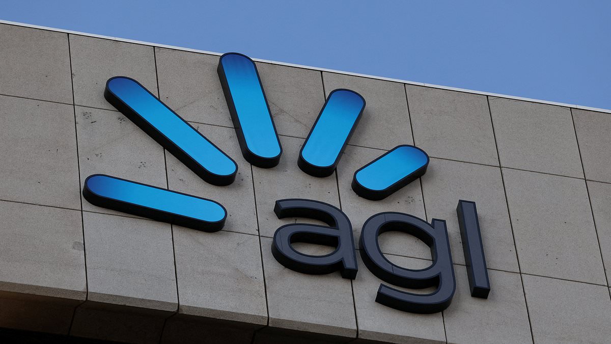 AGL Energy to cut hundreds of jobs as it closes down coal power plants