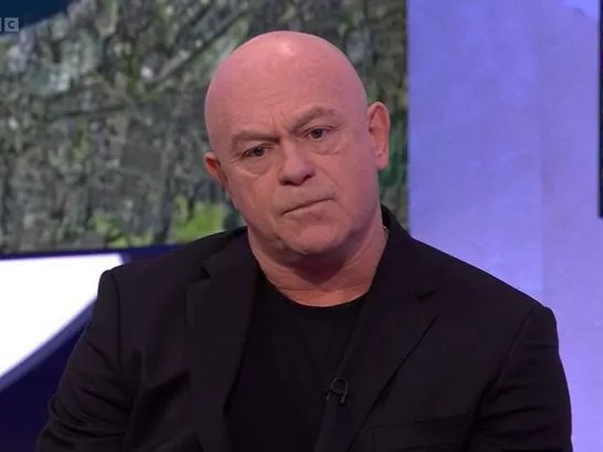 Ross Kemp sent love as he announces death of 'hero' father