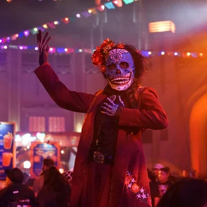 Halloween mantiene la fiesta en marcha para los gigantes de los parques temáticos de Estados Unidos.