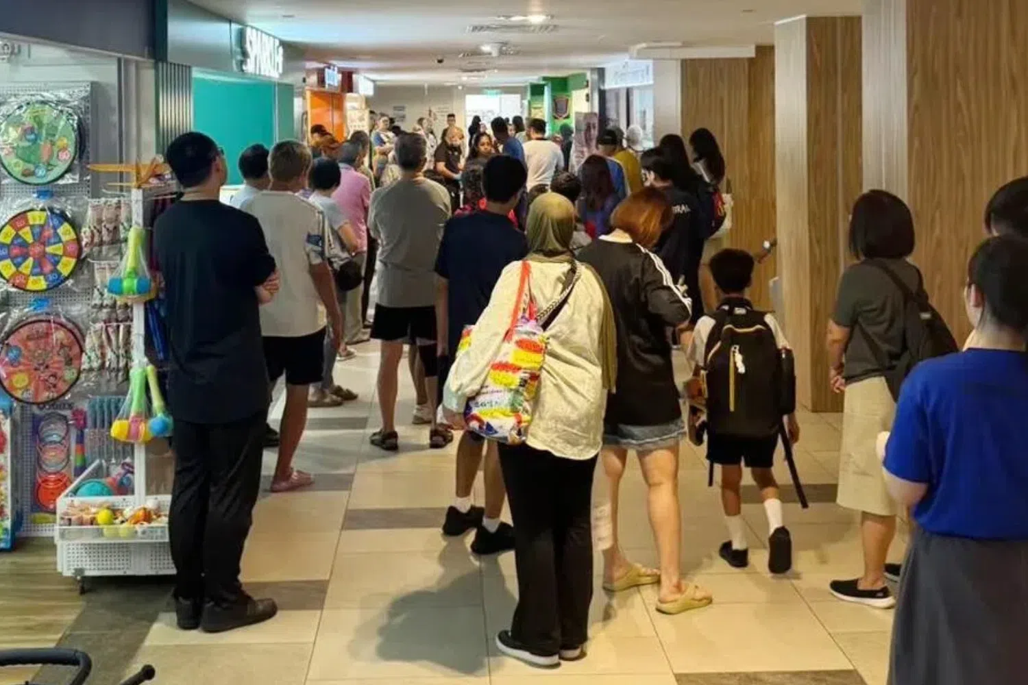 Bystanders save elderly man who collapsed after bleeding