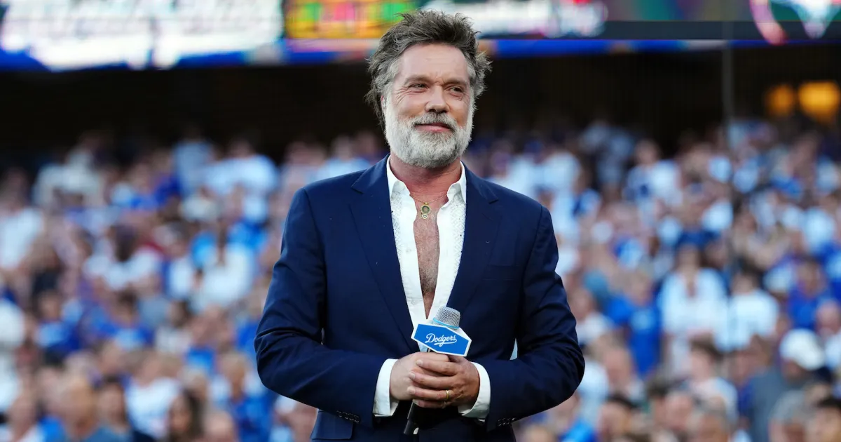 Singer Rufus Wainwright Changes ‘O Canada’ Lyrics at World Series