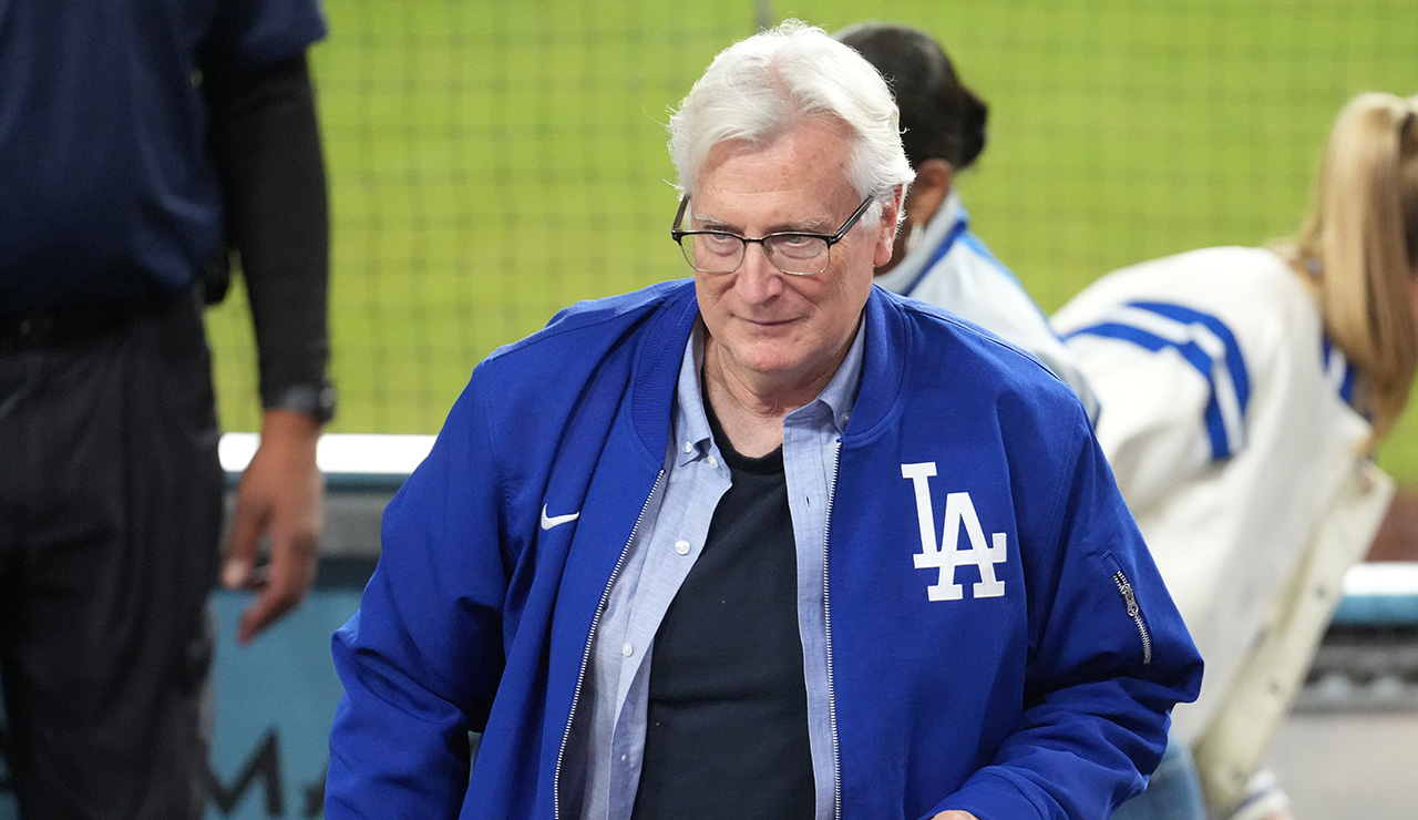 Dodgers chairman Mark Walter becomes Lakers' majority owner as sale becomes official