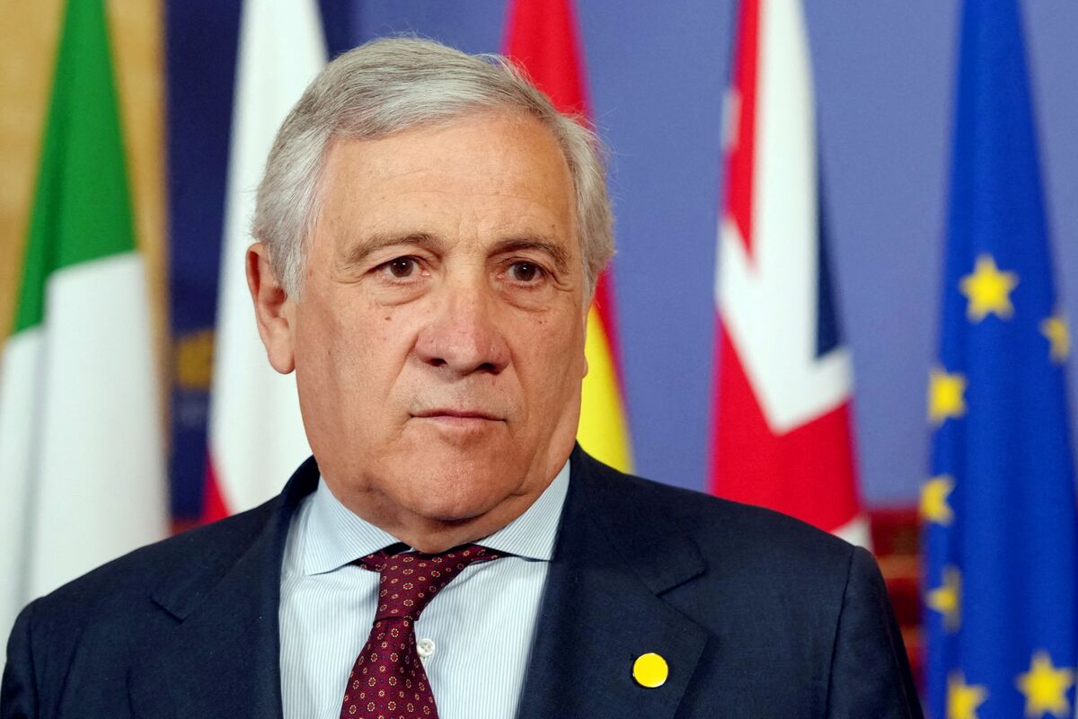 Italy’s Deputy Prime Minister Urges ECB to Cut Rates, Restart QE