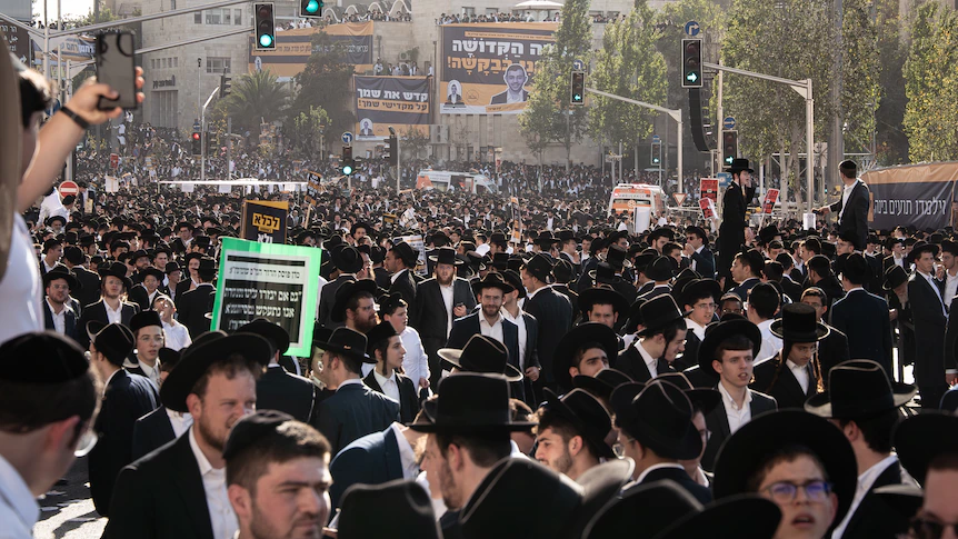 Thousands of ultra-orthodox Israelis protest against military draft