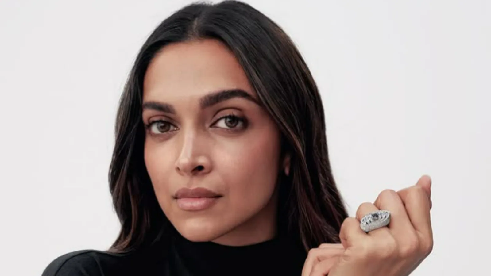 Deepika Padukone's 82°E Sells 50ml Cream For Rs 2700 And 30ml Face Oil Priced At Rs 2900 | Know More