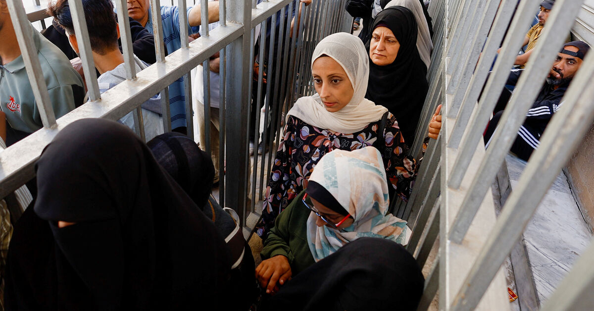 As the guns fall silent, Gazans find newly-reopened banks have no cash