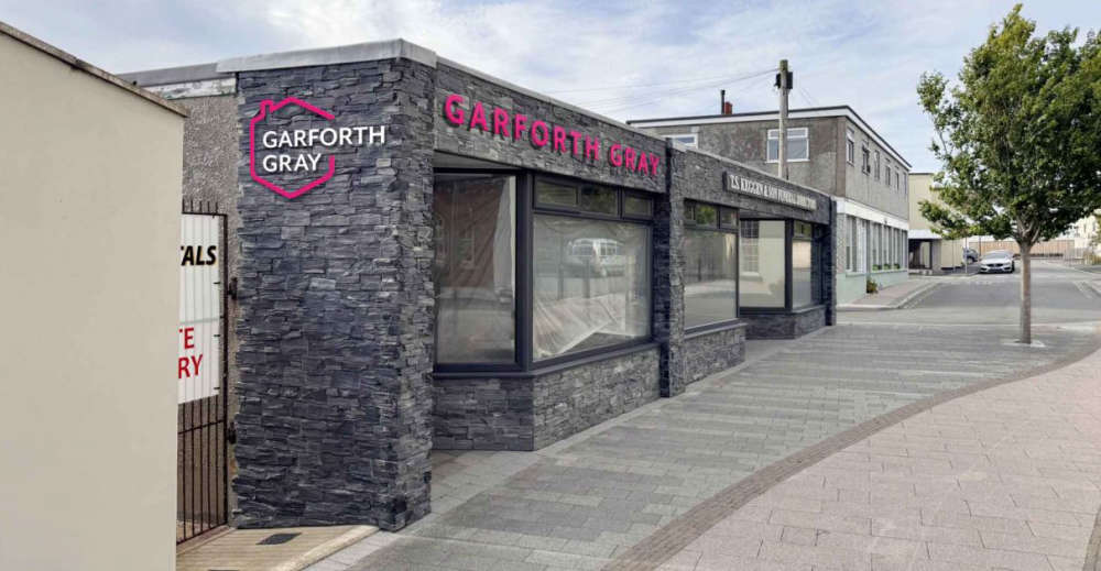 Signs approved for estate agent's new office