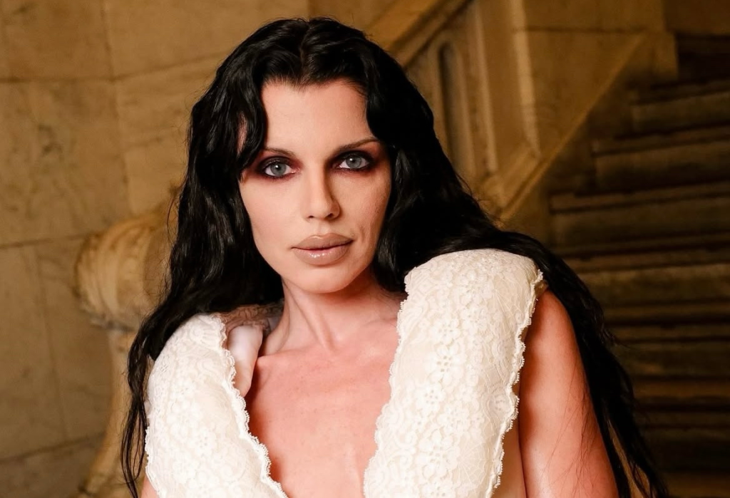 Julia Fox Joins Thriller 'Loser' From Radio Silence (EXCLUSIVE)