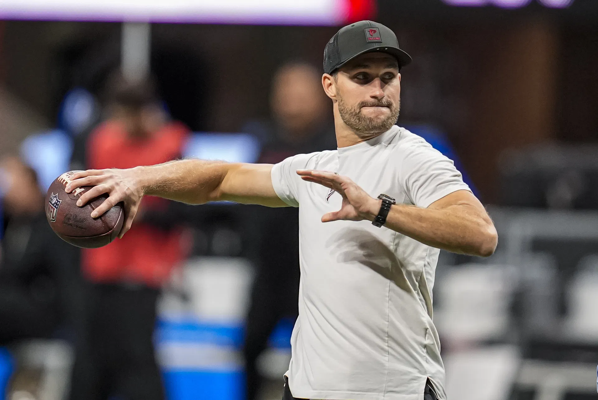 “Kirk Cousins needs to be investigated”: NFL fans rip $180,00,000 Falcons QB for lackluster outing in 34-10 loss to Dolphins