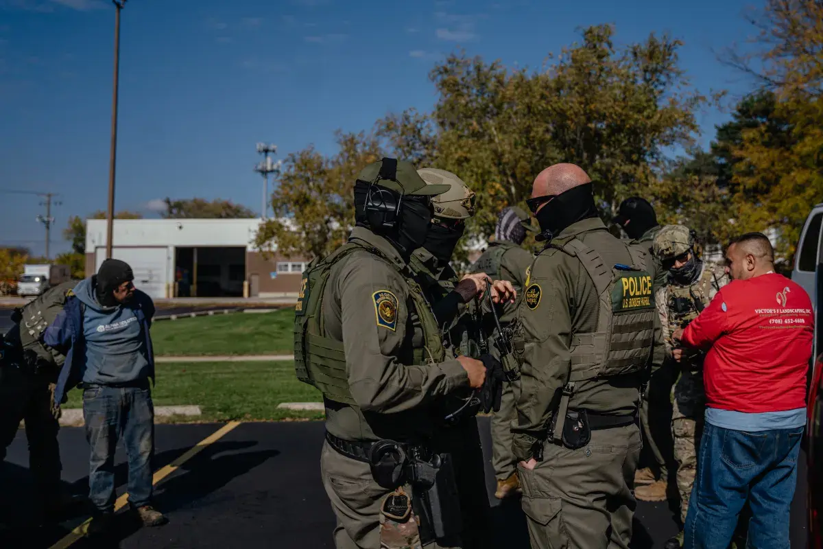 Halloween Clashes Erupt as Immigration Agents Hit Chicago-Area-’Vengeance’