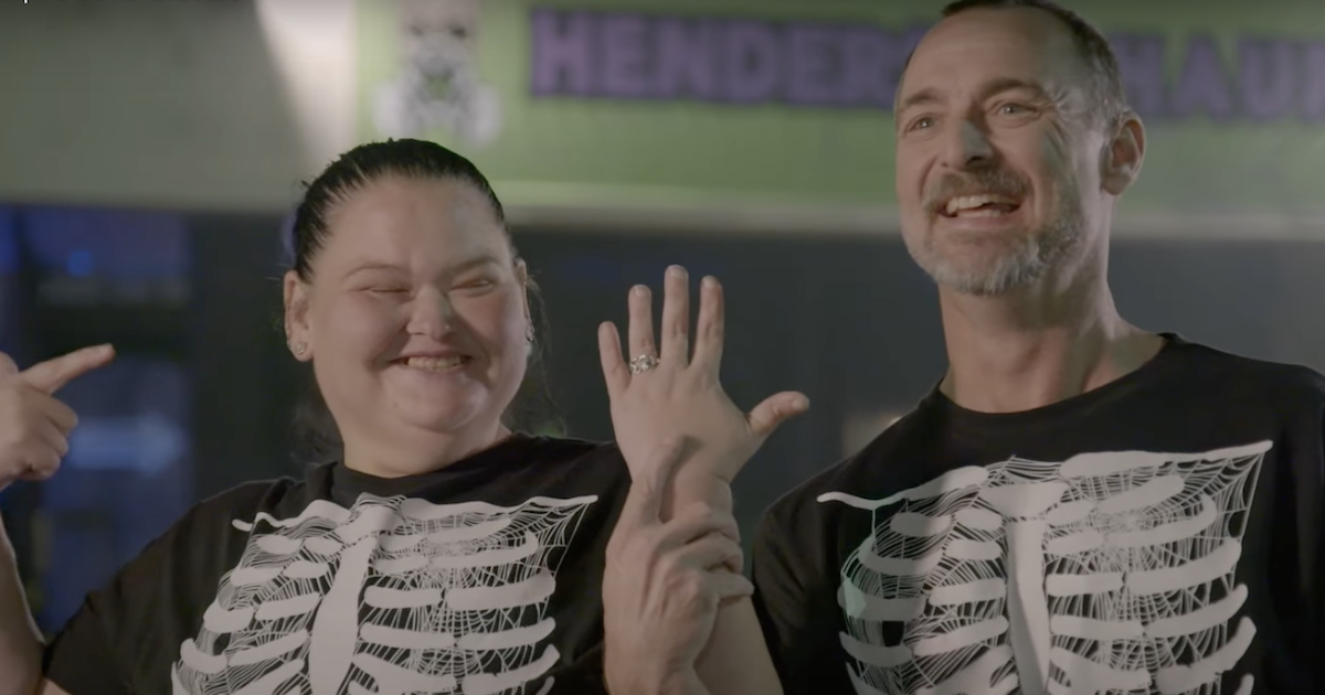 Lb. Sisters' Star Amy Slaton Ties the Knot in Halloween Ceremony