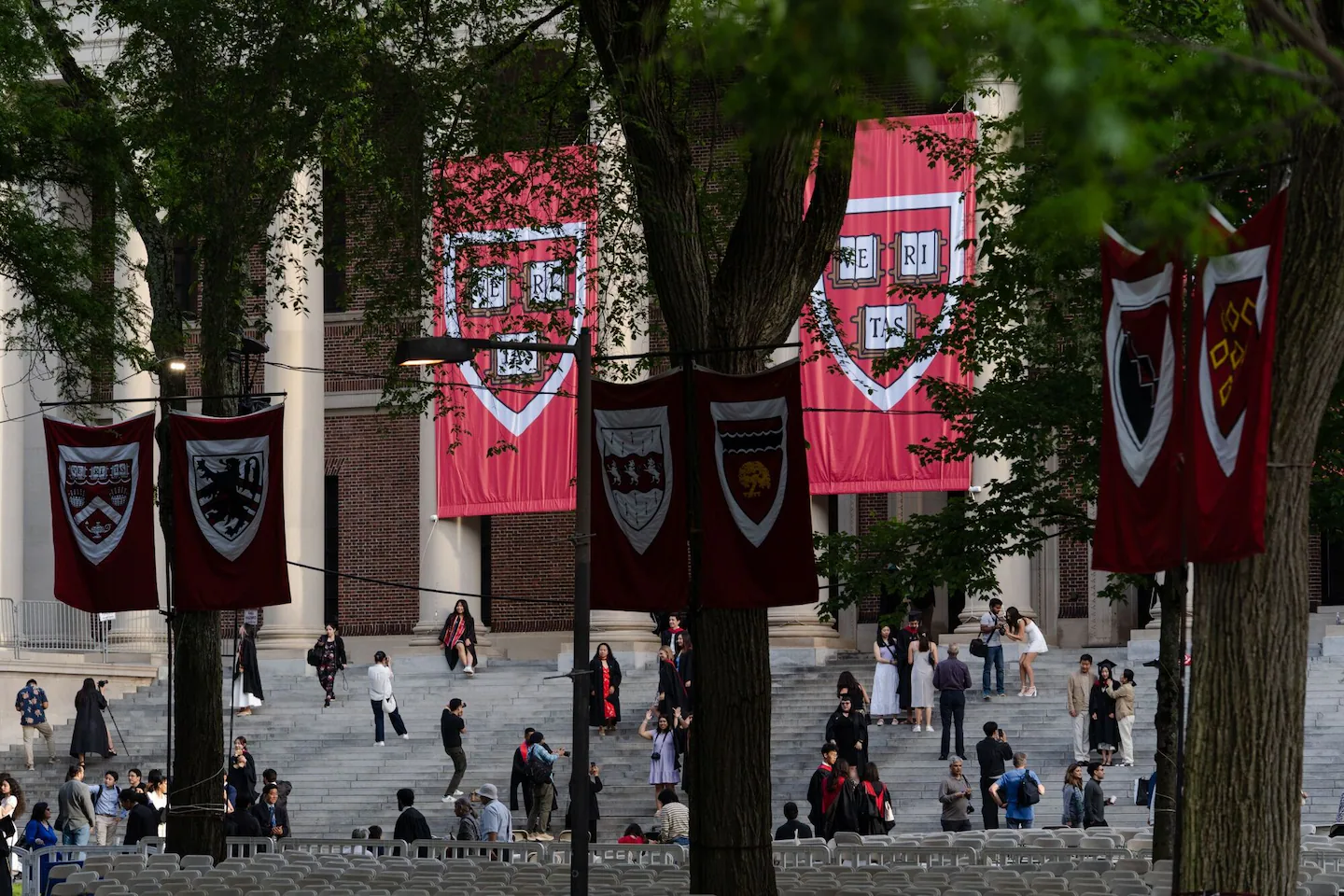 Harvard alumni not to mention race in applicant evaluations