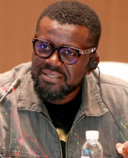 Radio practice: Balancing politics and professionalism