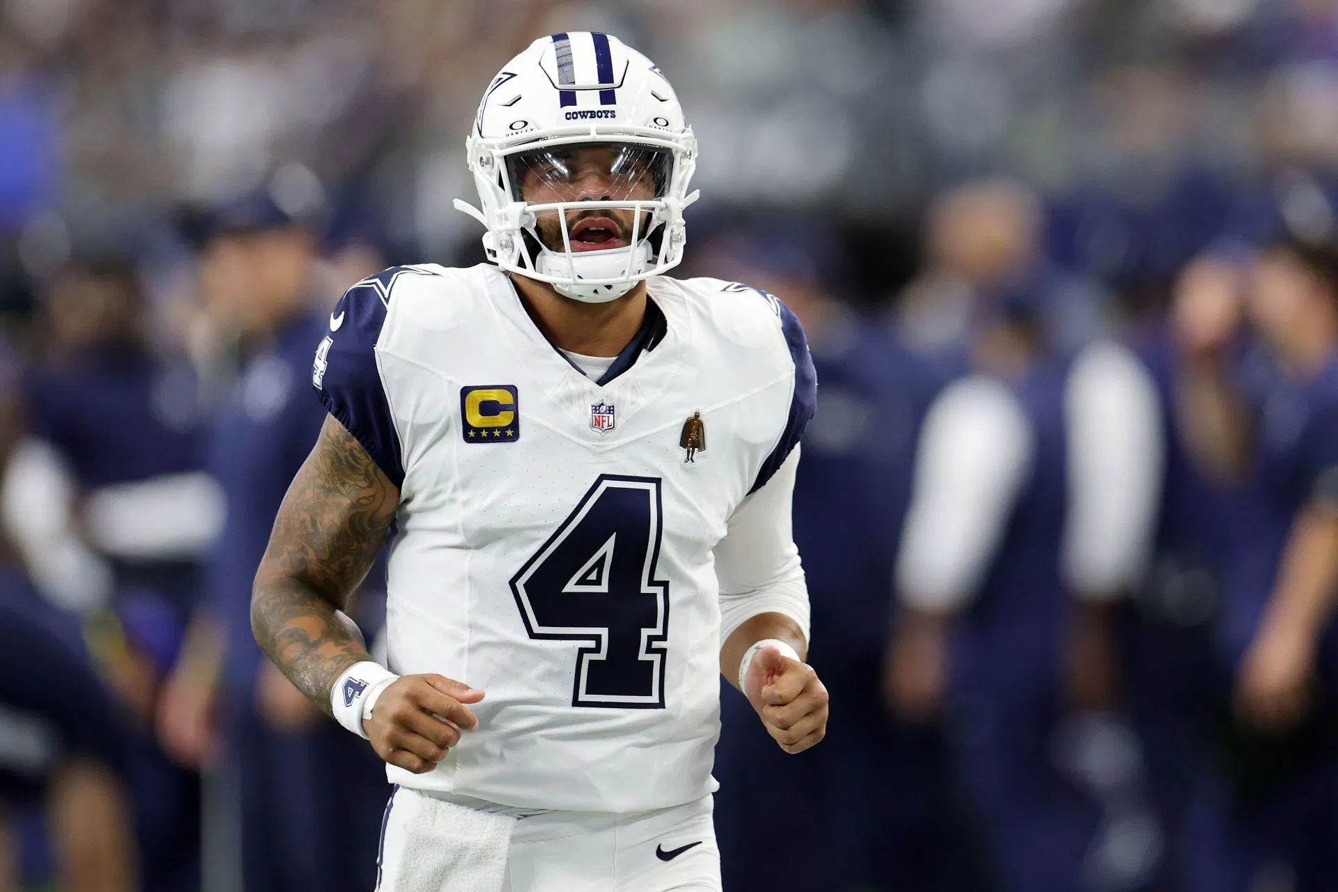 “Indiana Prescott” “Transformed into full Texan”: NFL fans react to Dak Prescott’s stylish pregame outfit for Week 8 game vs. Broncos